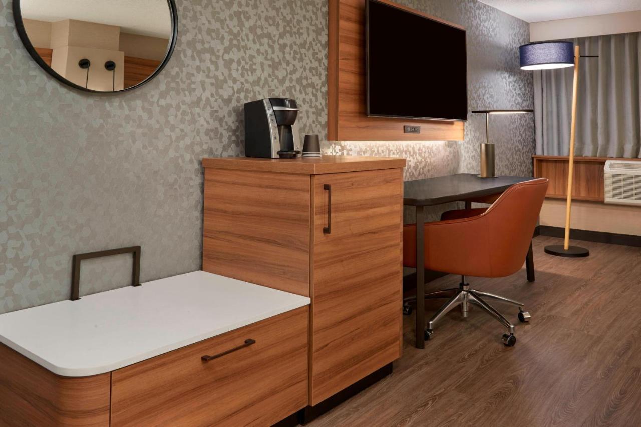 Fairfield Inn By Marriott Montreal Downtown Екстер'єр фото
