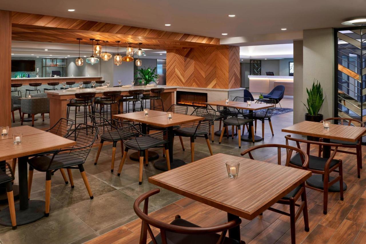 Fairfield Inn By Marriott Montreal Downtown Екстер'єр фото