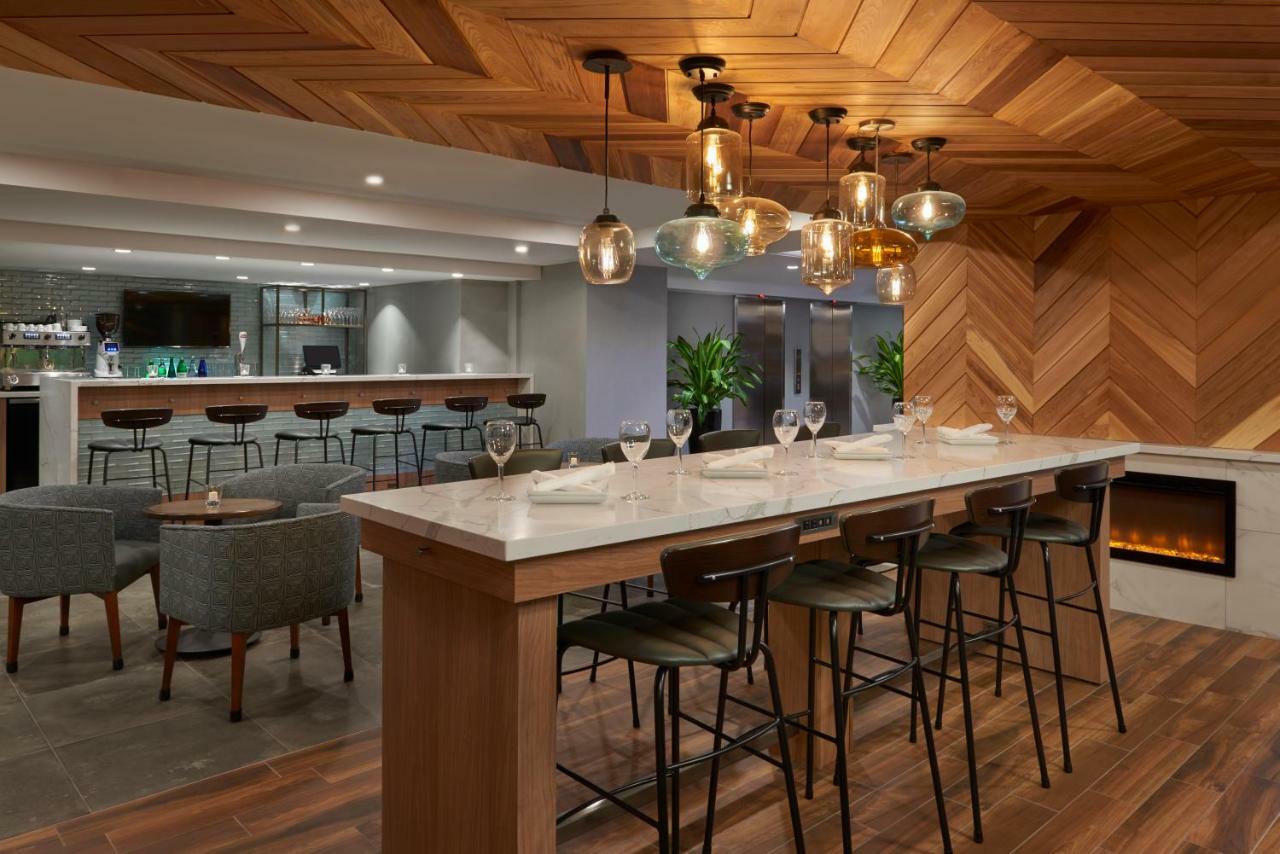 Fairfield Inn By Marriott Montreal Downtown Екстер'єр фото